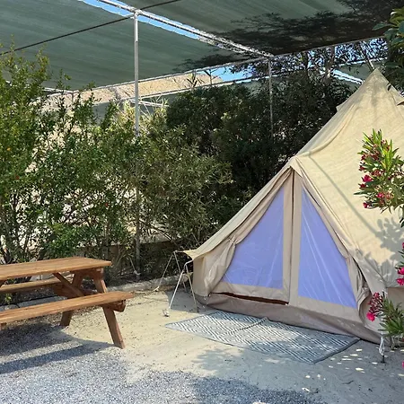 Parque de Campismo Simos & *