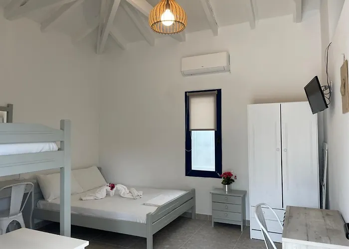 Simos & 엘라포니소스