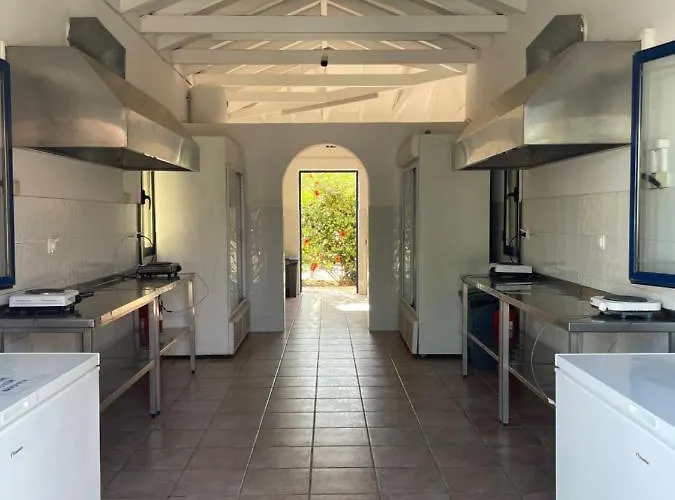 Simos & 캠프장 엘라포니소스